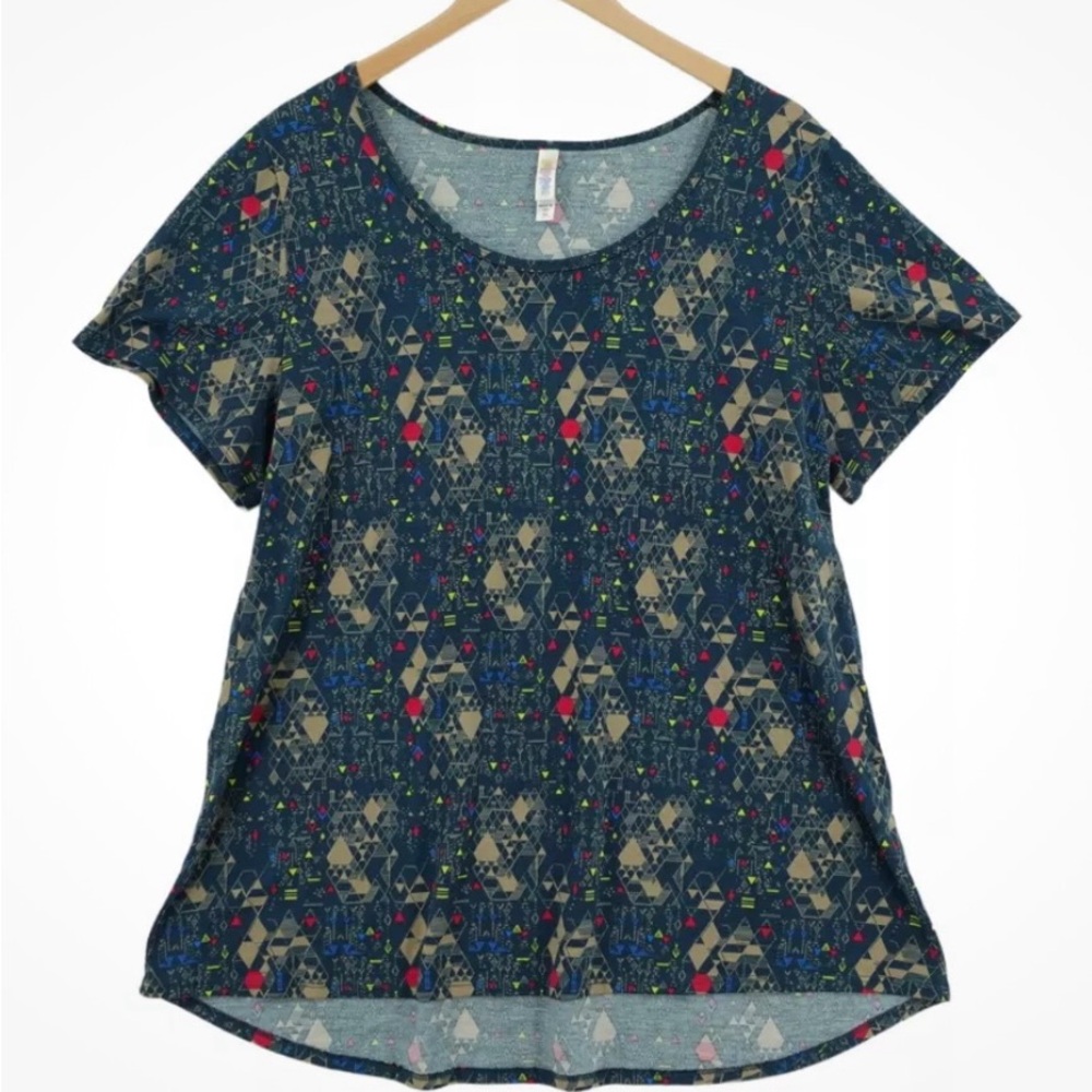 LuLaRoe Women's Multicolor Round Neck Short Sleeve Pullover Blouse Top Size 2XL.